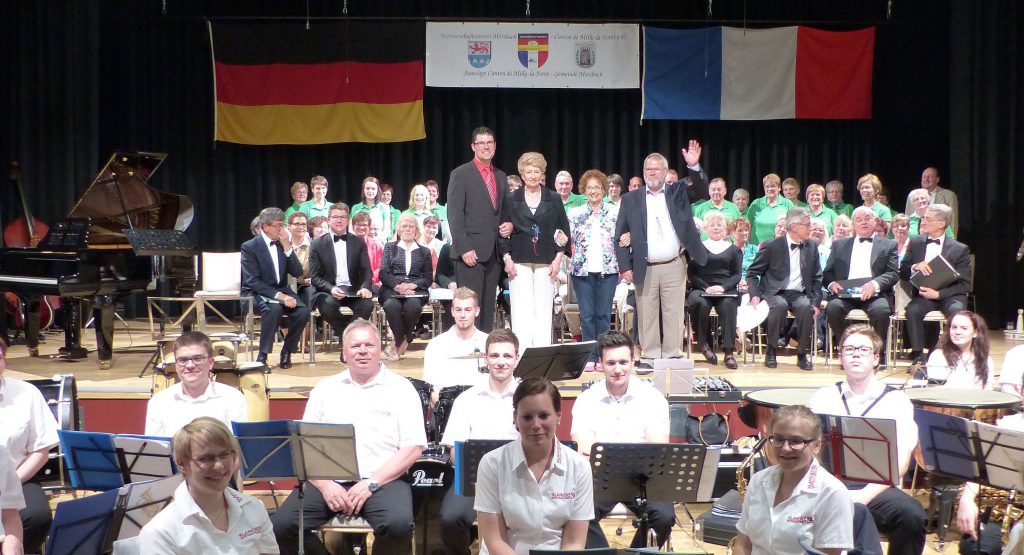 Mit einem gelungenen Festabend in der Kulturstätte feierten Morsbacher Bürger und französische Gäste das 45-jährige Bestehen der Partnerschaft zwischen beiden Kommunen. Fotos: C. Buchen